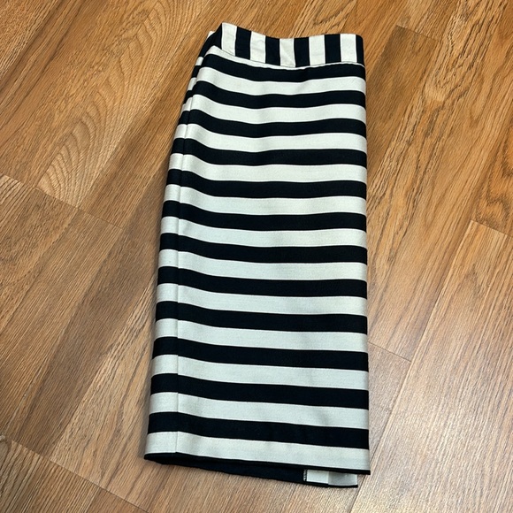 Worthington, black/white stripe retro/casual pull on pencil mini skirt. Size 10. - Picture 7 of 17